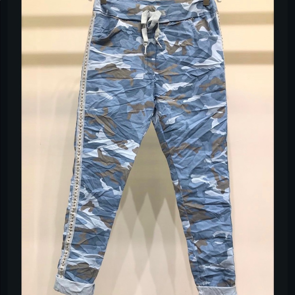 Brand new women’s crinkle jogger size small